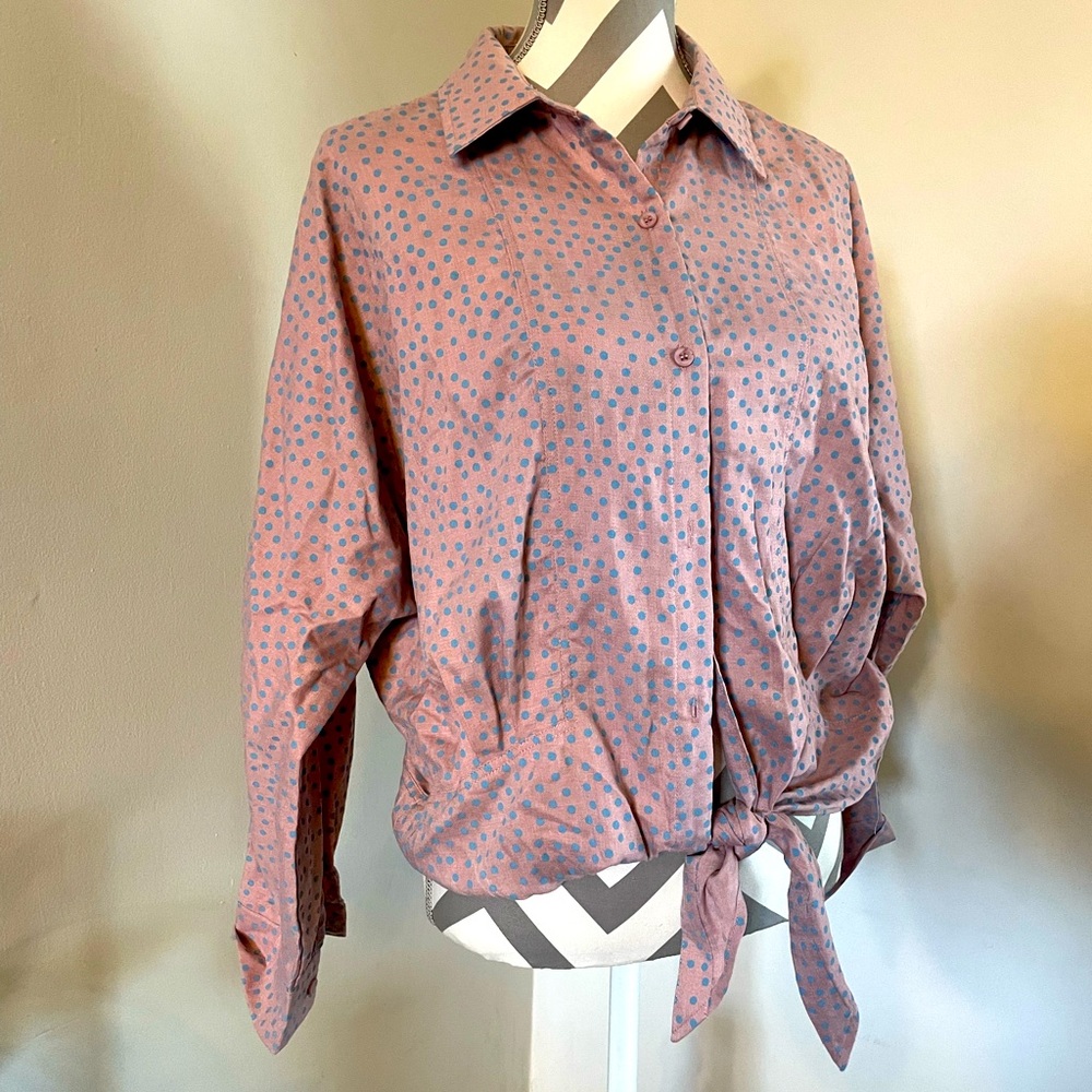 Easel top. Size small. NWT.